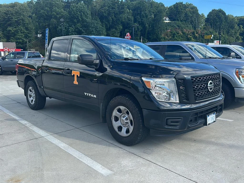 2018 Nissan Titan S 4X4 Crew Cab's photo