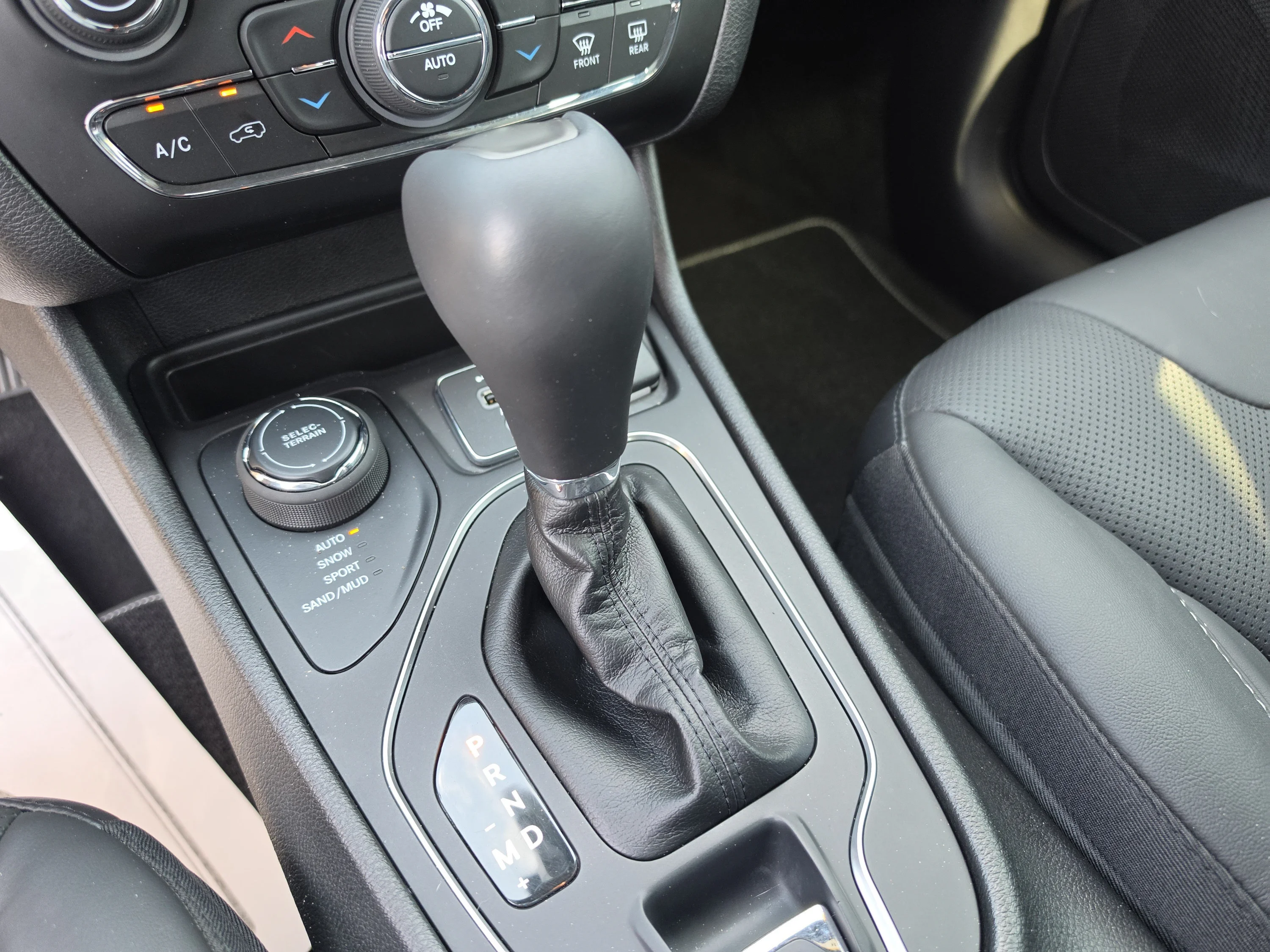 Used 2021 Granite Crystal Metallic Clearcoat Jeep 80th Anniversary image 32