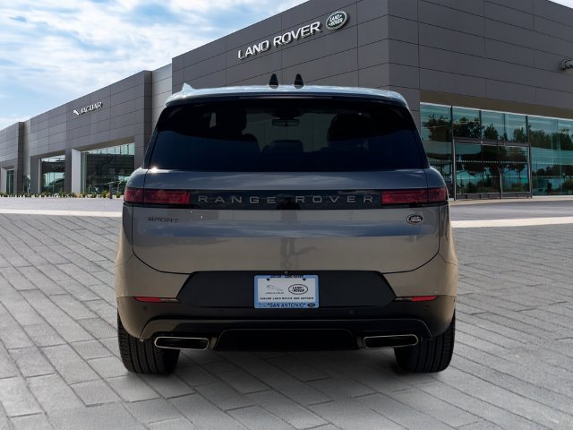 Used 2023 Eiger Grey Metallic Land Rover SE image 4