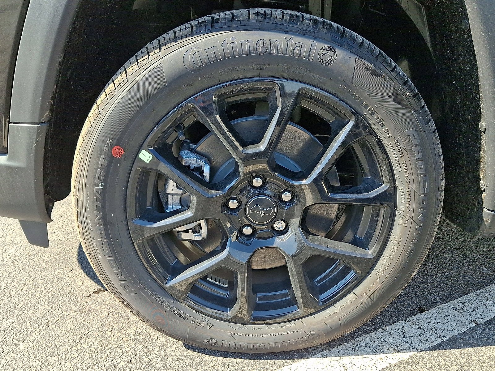 New 2026 Diamond Black Crystal Pearlcoat Jeep Latitude Altitude image 5