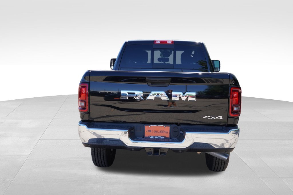 New 2026 Diamond Black Crystal Pearl-Coat Exterior Paint RAM Tradesman image 4