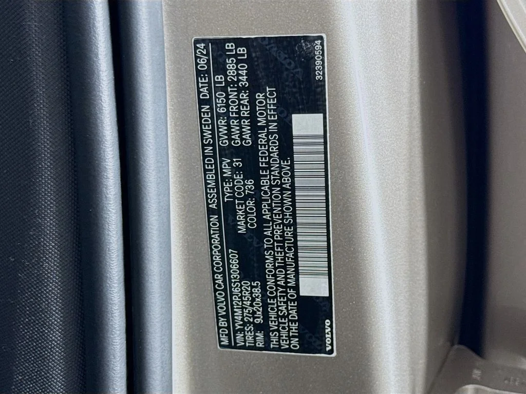 Certified Used 2025 Gold Volvo B5 Core image 33