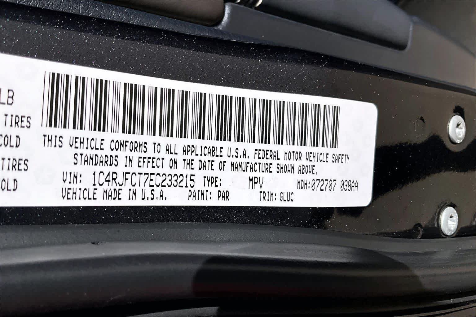 Used 2014 Maximum Steel Metallic Clearcoat Jeep Overland image 35