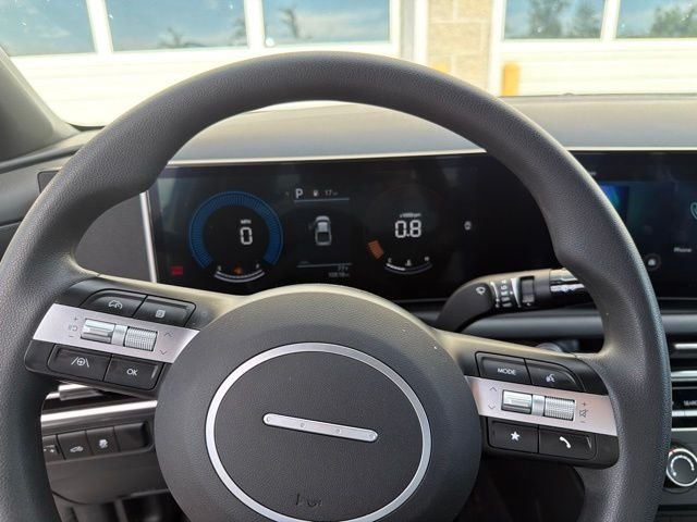 Used 2025 Atlas White Hyundai SE image 10