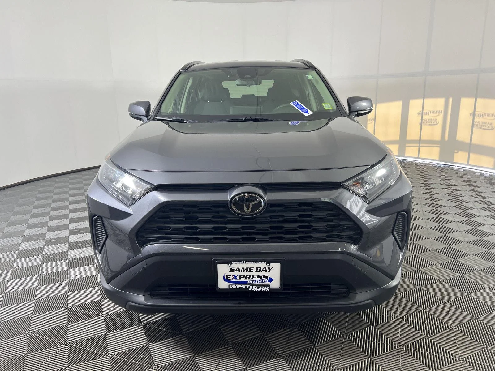 Used 2019 Magnetic Gray Metallic Toyota LE image 8