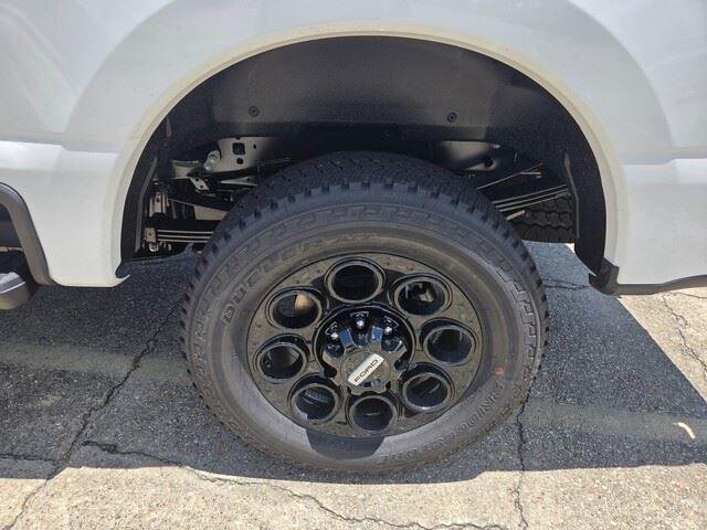 New 2026 Star White Metallic Tri-Coat Ford F-350® Lariat® image 28