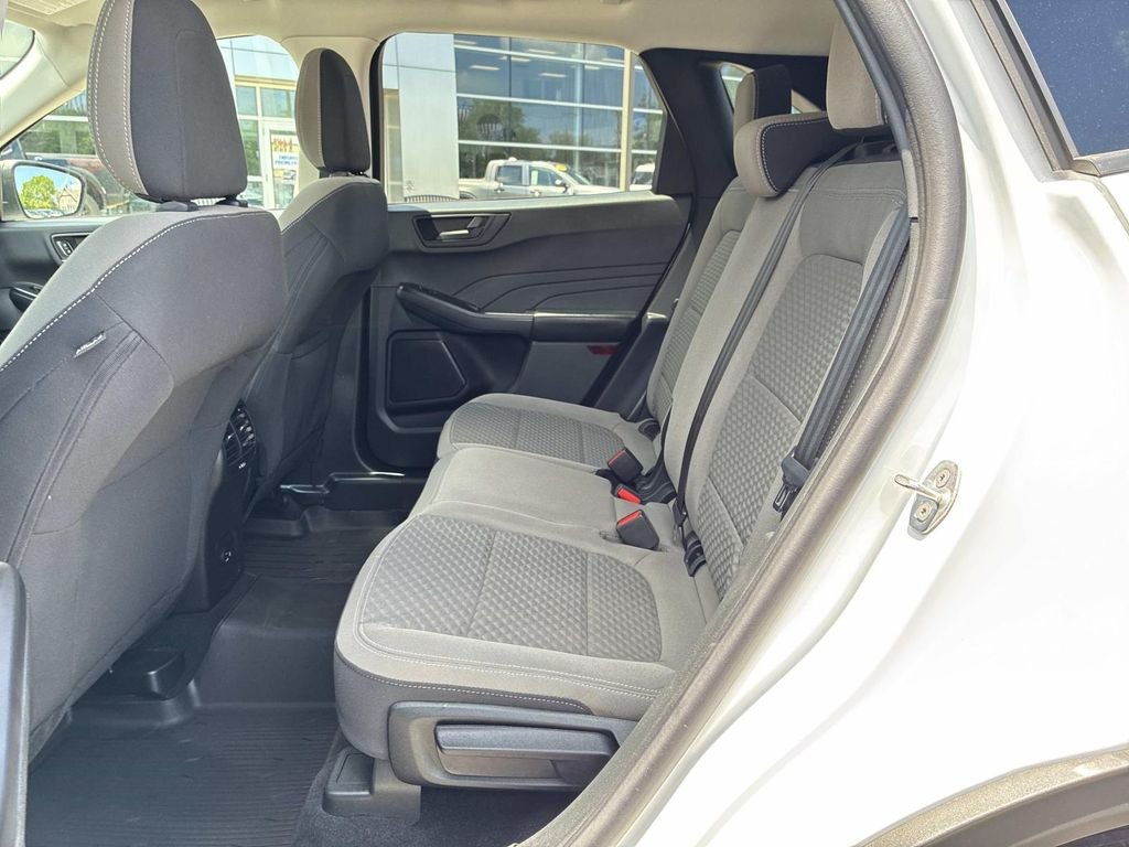 Used 2022 White Ford SE image 15