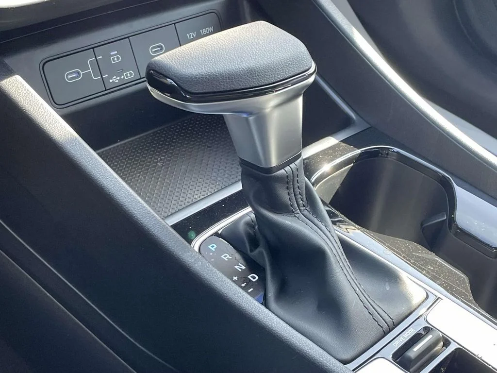 New 2026 White Hyundai SE image 27