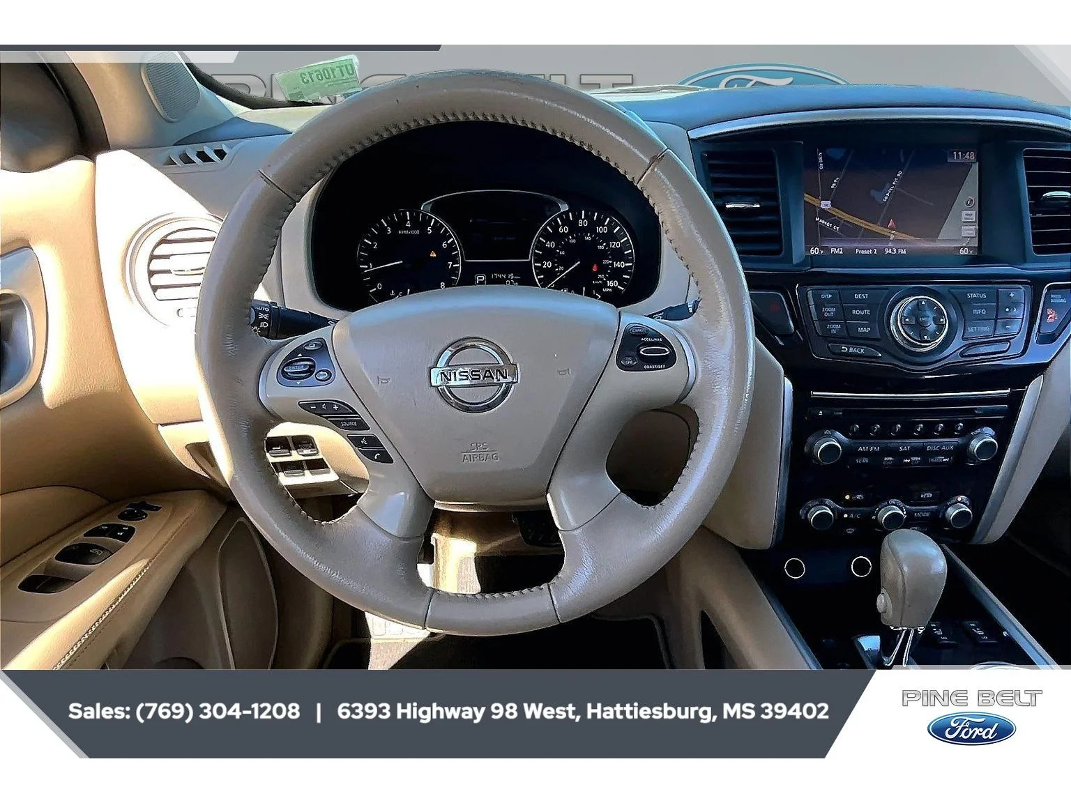 Used 2014 Cayenne Red Nissan SL image 5