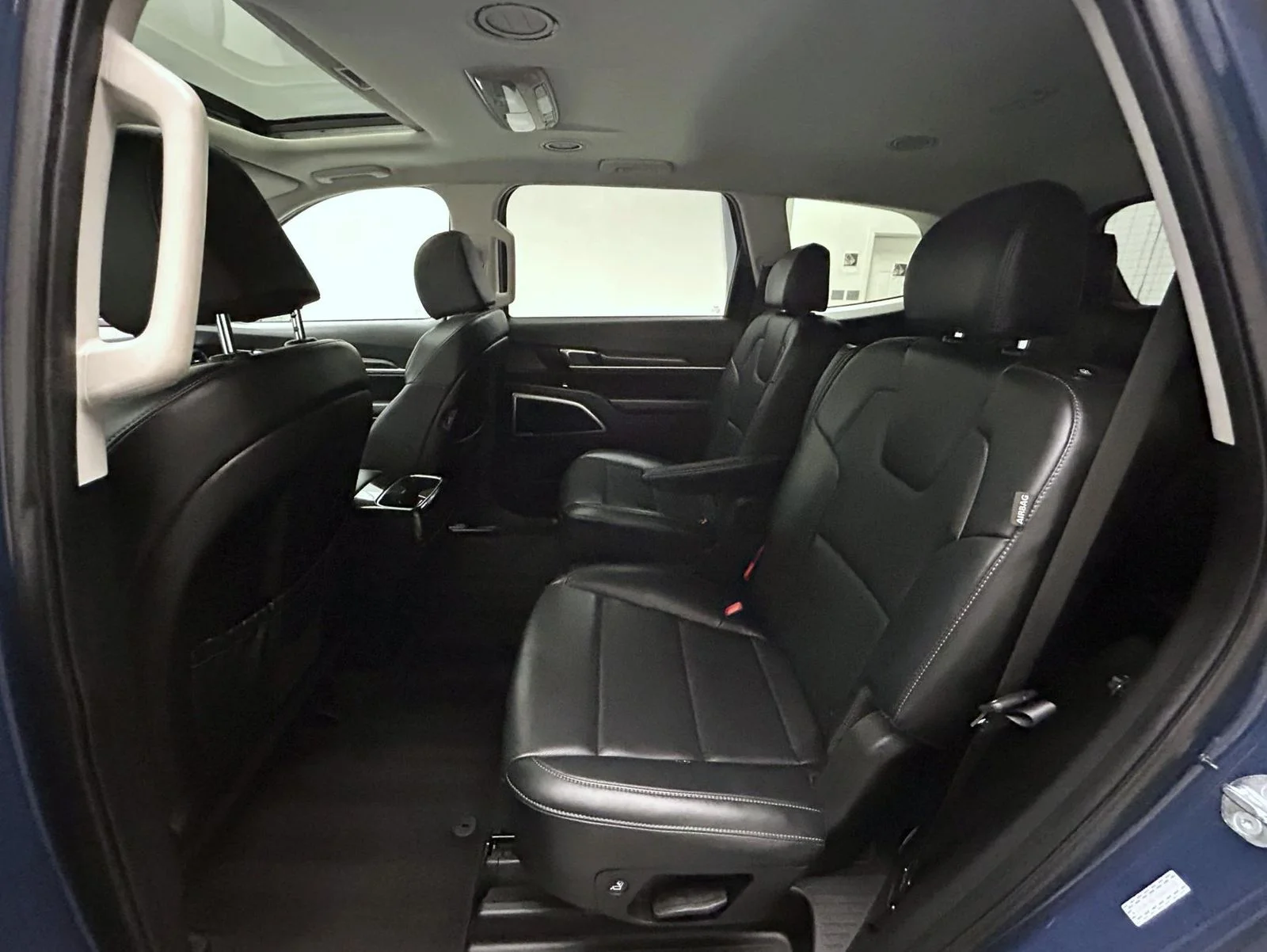 Used 2025 Black Kia S image 20
