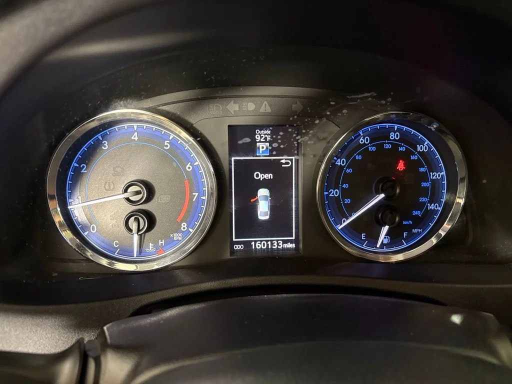 Used 2018 Gray Toyota SE image 21