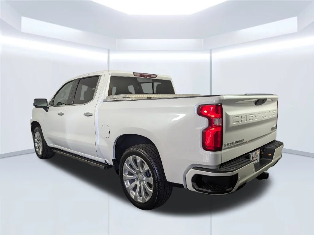 Used 2022 Beige Chevrolet High Country image 7