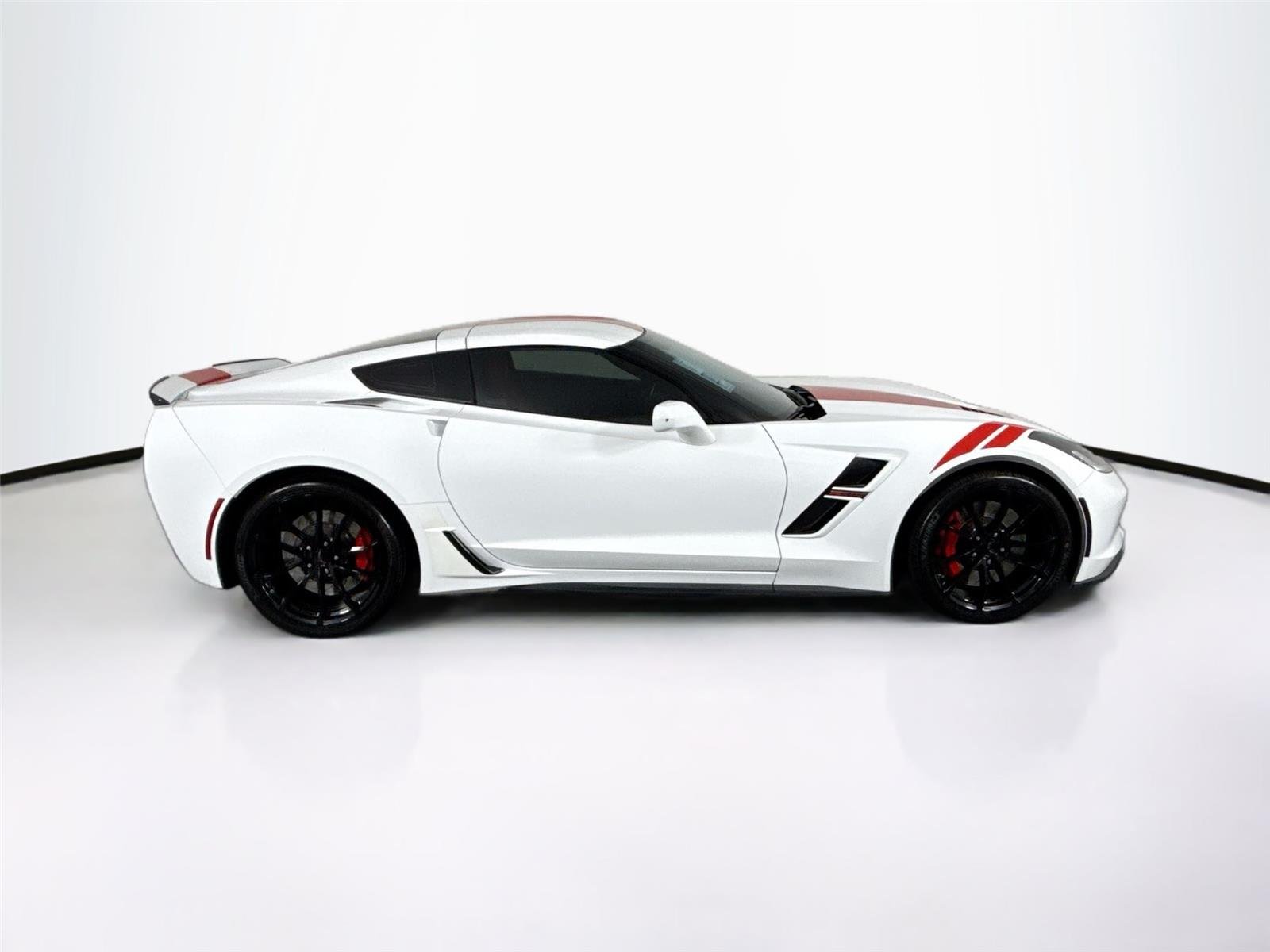 Used 2018 Arctic White Chevrolet Grand Sport 1LT image 10