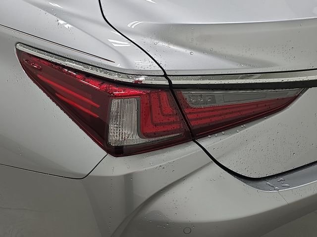 Used 2022 Iridium Lexus 350 image 31