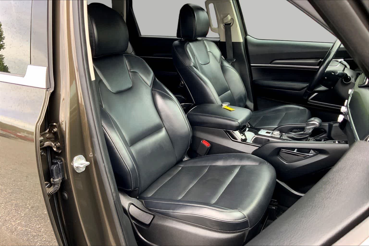 Used 2022 Dark Moss Kia S image 9