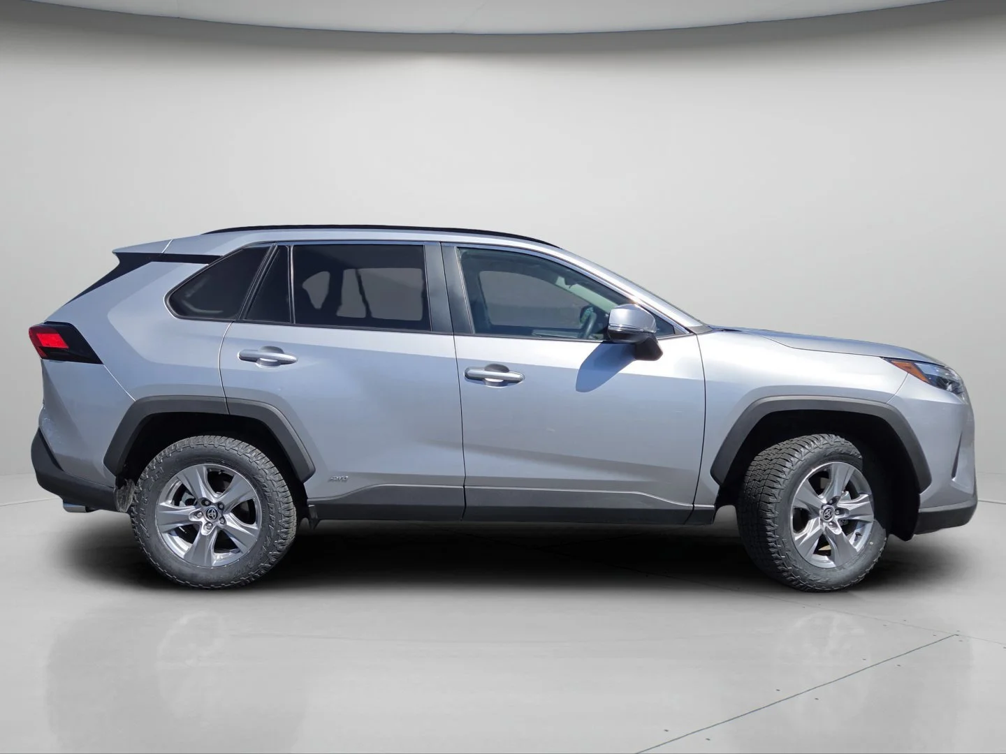 Used 2025 Silver Sky Metallic Toyota XLE image 25