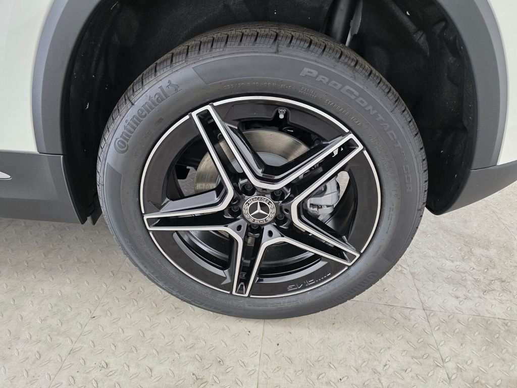 New 2026 Polar White Mercedes-Benz GLA 250 image 11