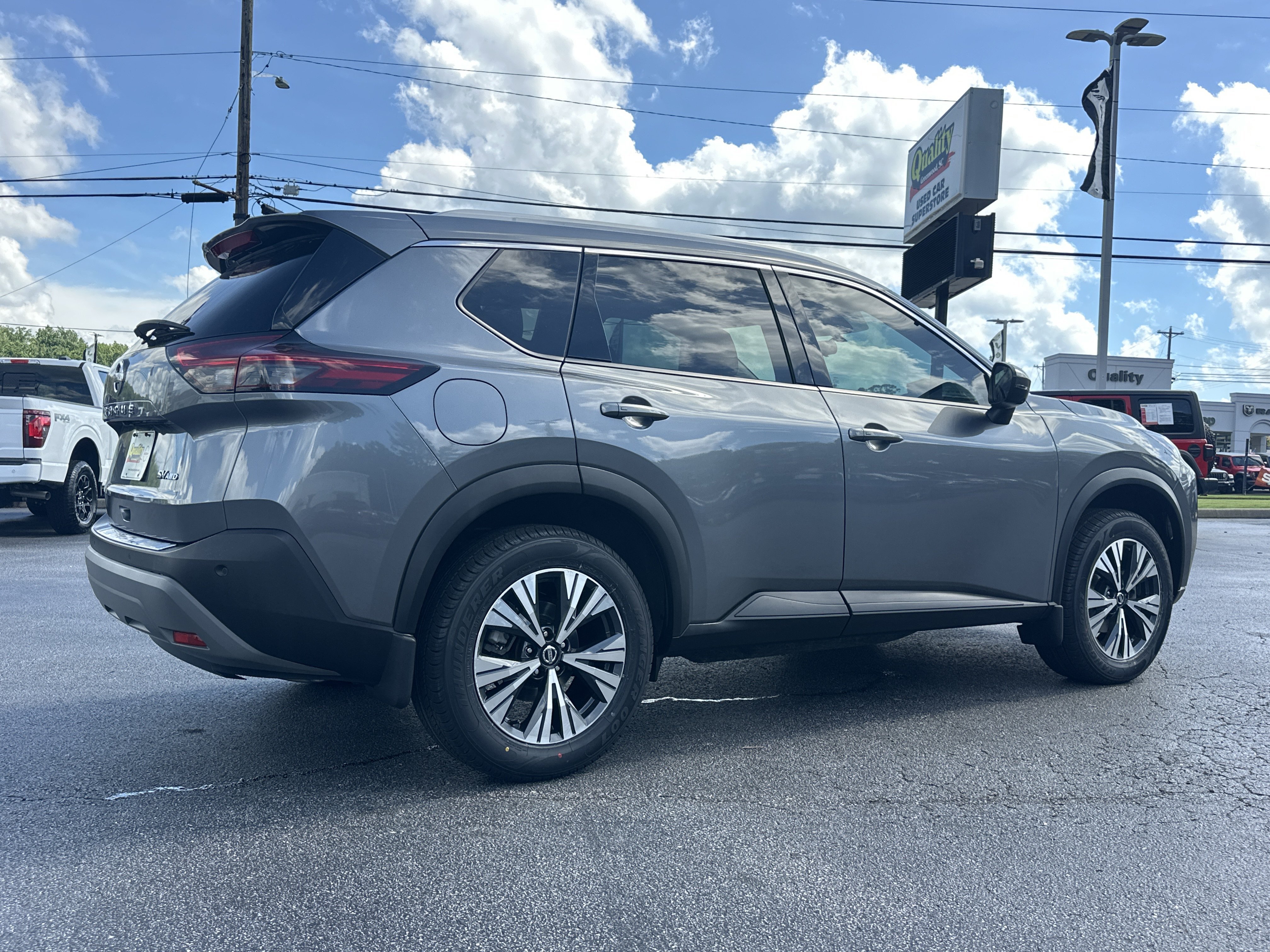 Used 2021 Gun Metallic Nissan SV image 7