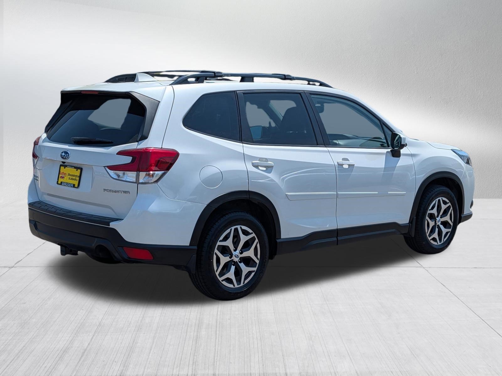 Used 2022 Crystal White Pearl Subaru Premium image 7