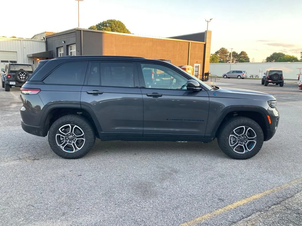 New 2024 Baltic Gray Metallic Clear-Coat Exterior Paint Jeep Trailhawk 4xe image 7