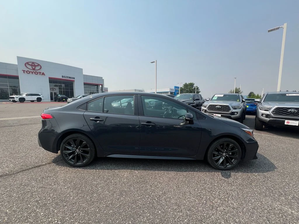 Used 2025  Toyota SE image 3