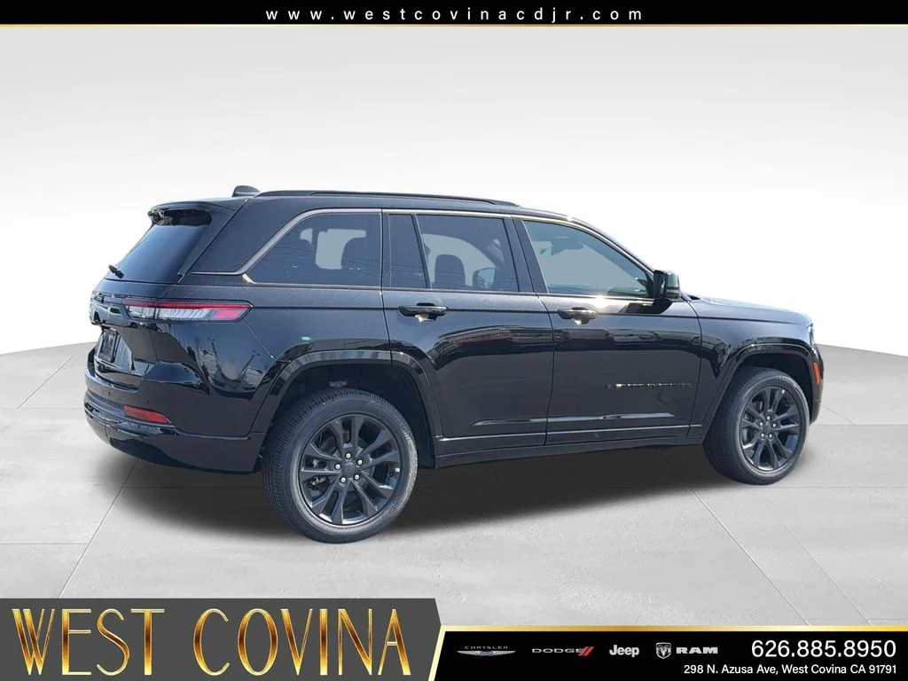 New 2026 Diamond Black Crystal Pearl-Coat Exterior Paint Jeep Limited Reserve image 5