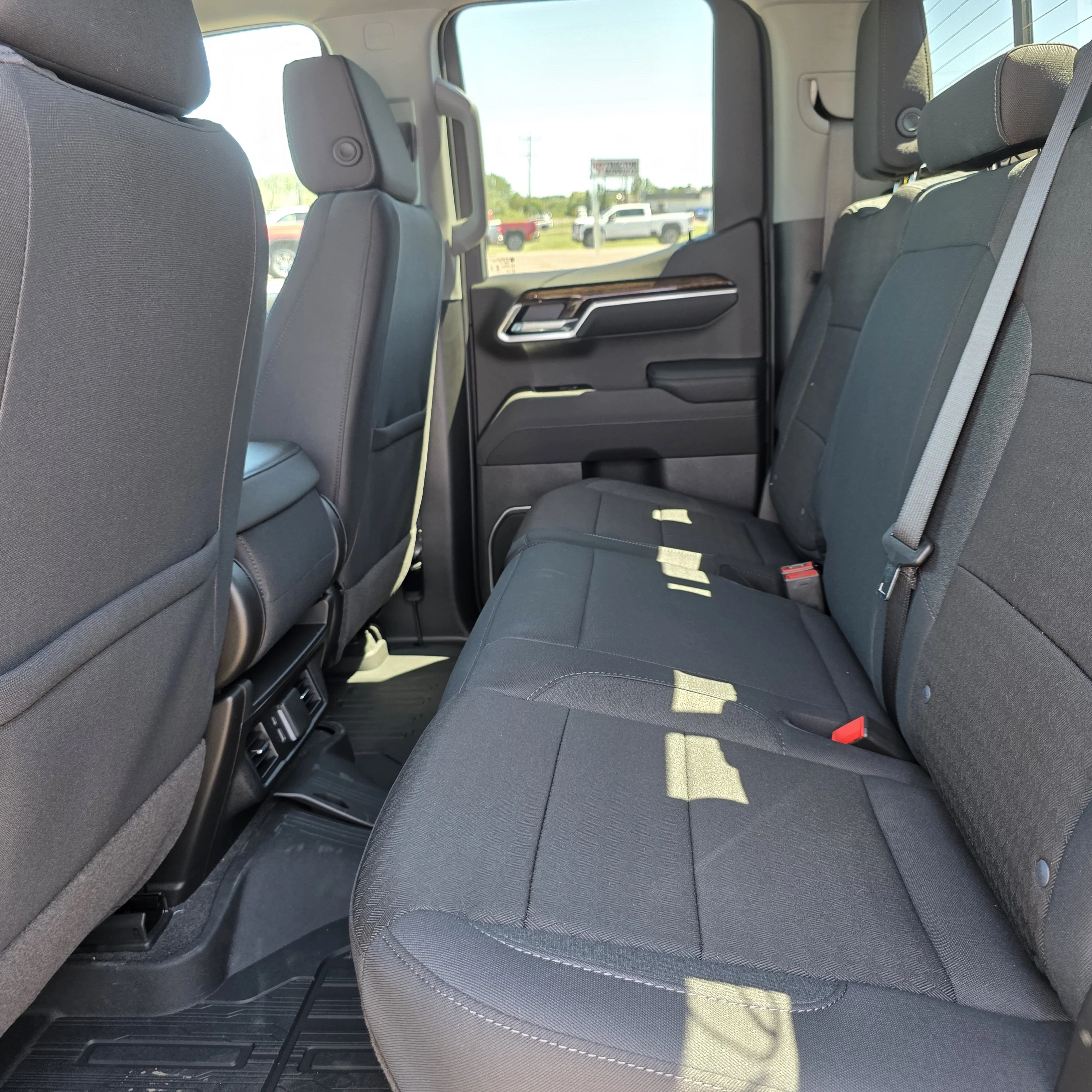 2026 GMC Sierra 1500 SLE - Photo 17