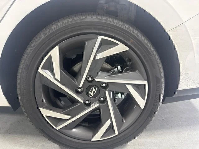 Used 2025 White Hyundai Limited image 9