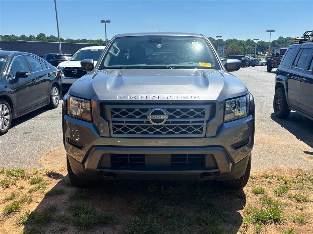 Used 2023 Gray Nissan SV image 4