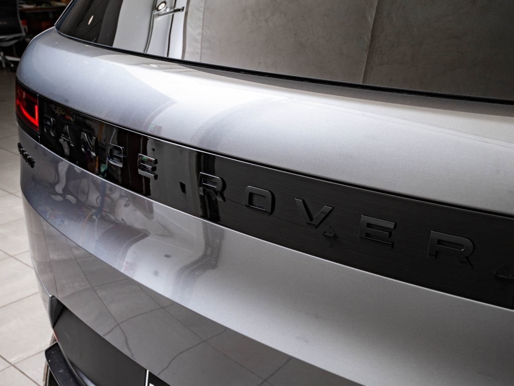 Used 2023 Gray Land Rover SE image 18
