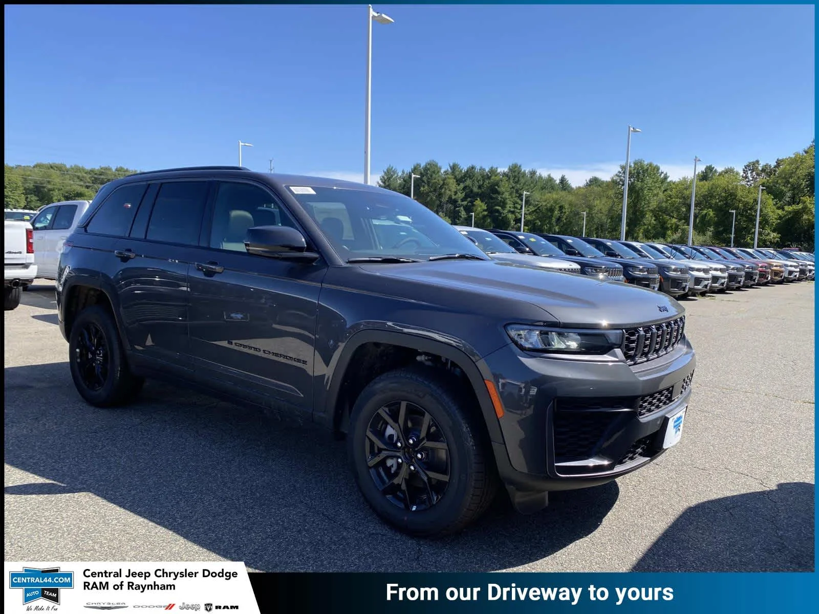 2026 Jeep Grand Cherokee Laredo Altitude