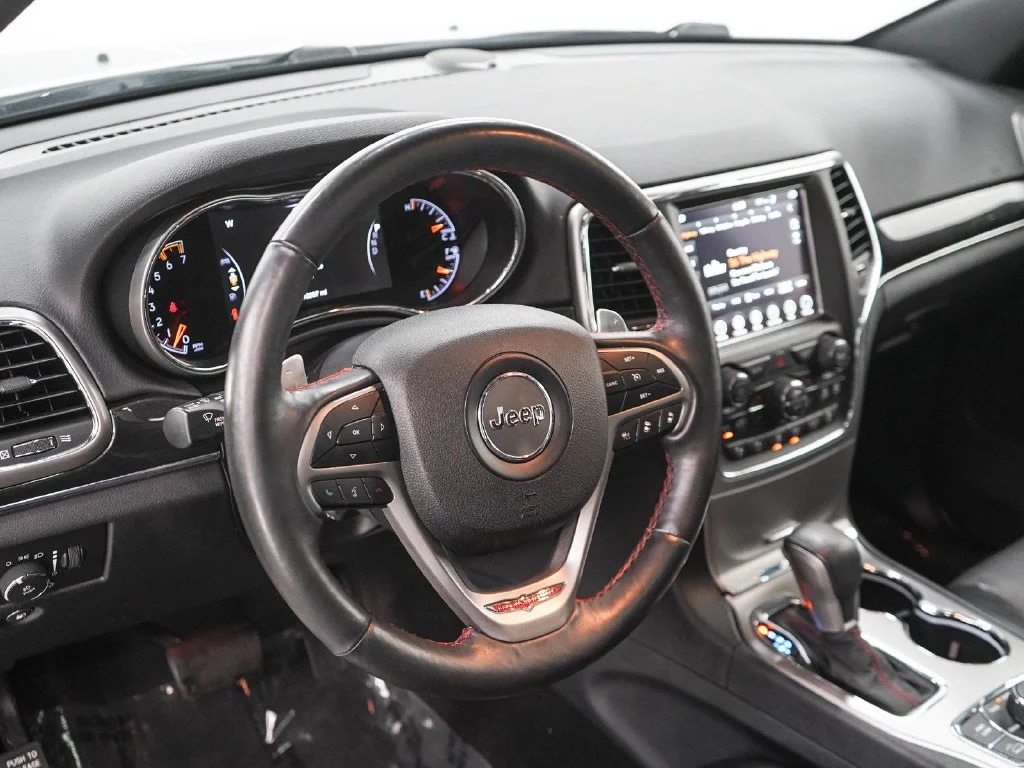 Used 2018 Bright White Clearcoat Jeep Trailhawk image 22