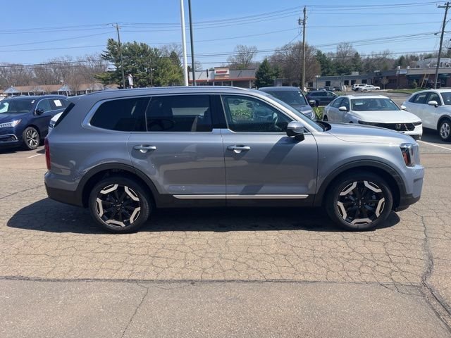 Used 2025 Silver Kia S image 21