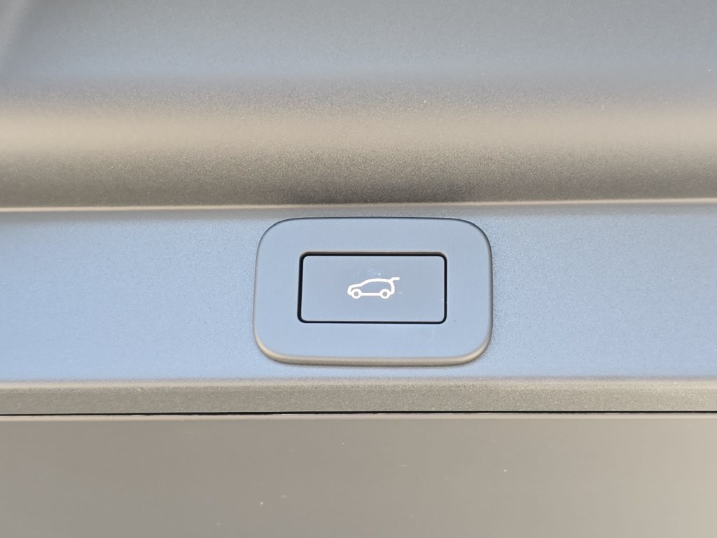 New 2026 Fuji White Land Rover SE image 14