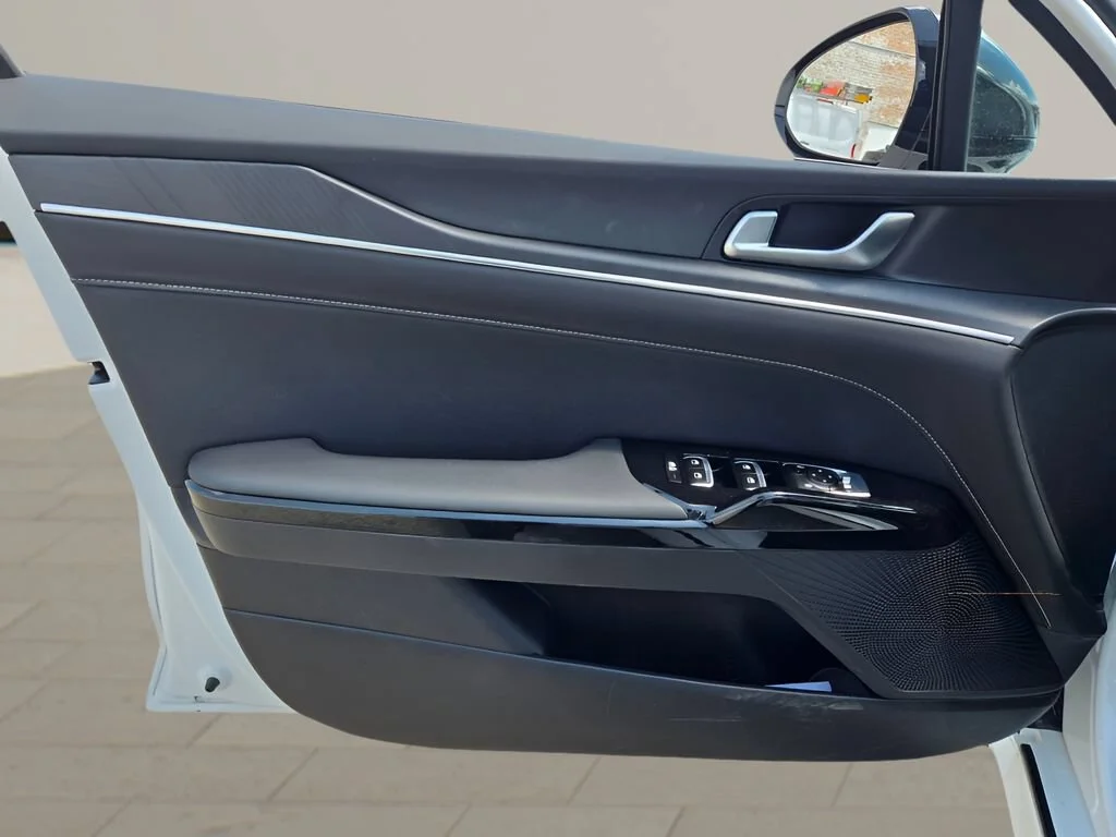 2025 Kia K5 GT-Line - Photo 17