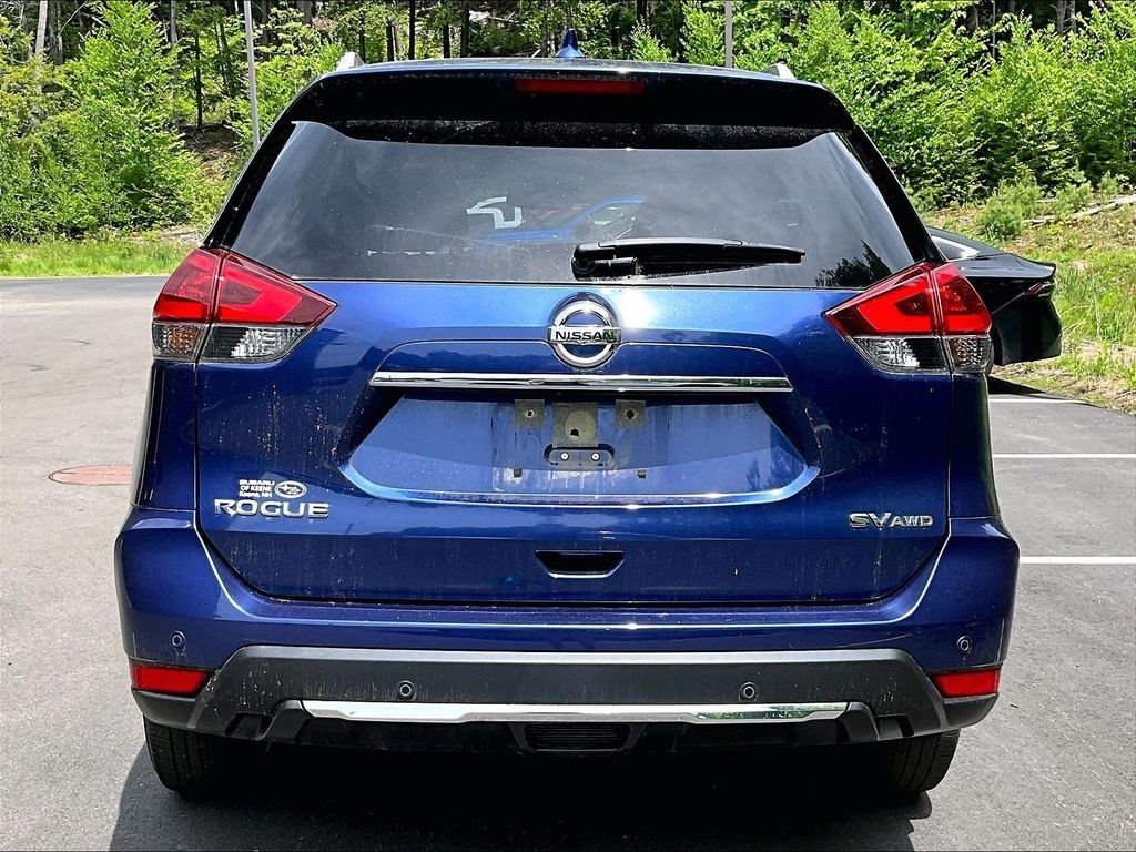 Used 2020 Blue Nissan SV image 5