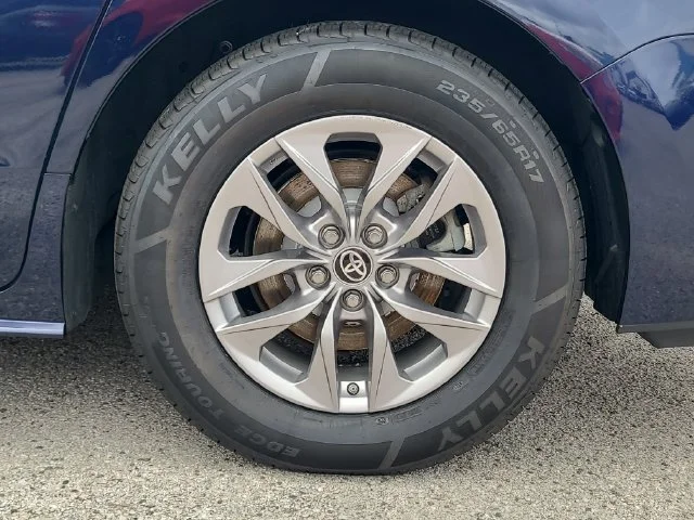 Certified Used 2021  Toyota XLE image 8