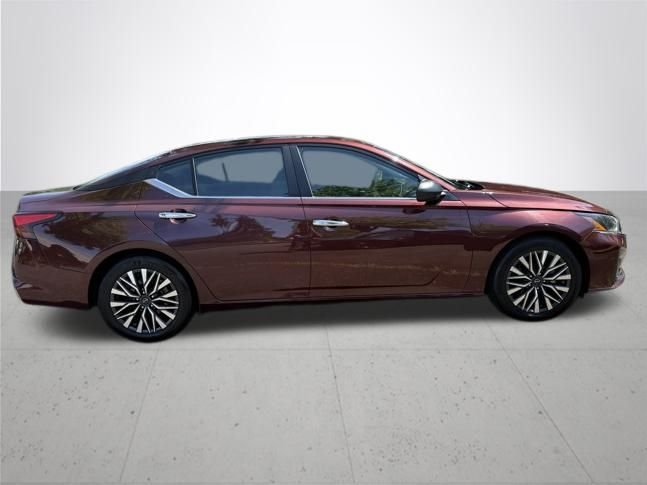 Used 2024 Red Nissan 2.5 SV image 5