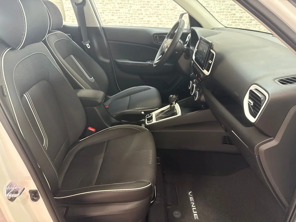 New 2026 Lunar White W/Black Roof Hyundai SEL image 10