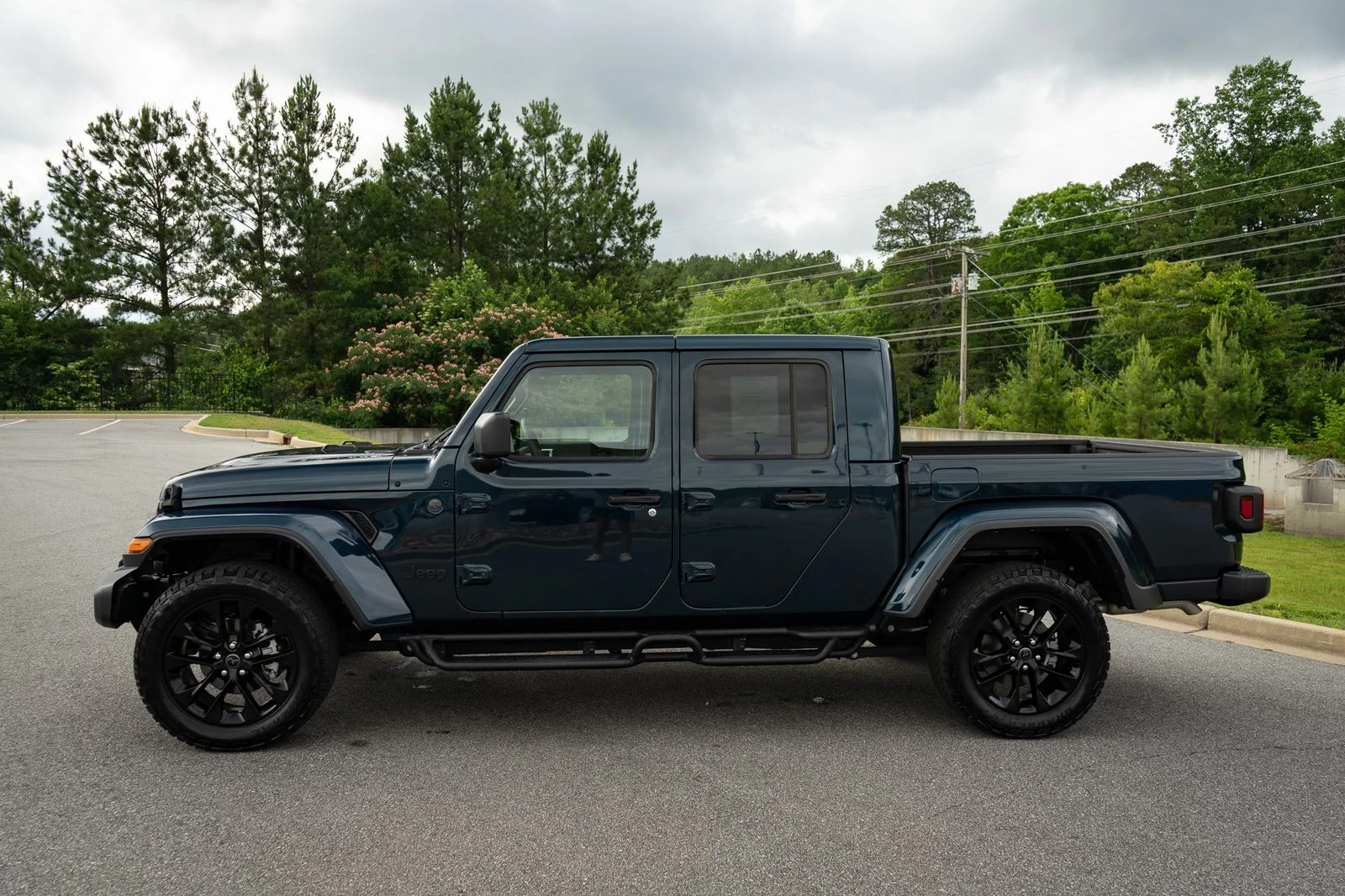 Used 2025 Blue Pearl Jeep Nighthawk image 5