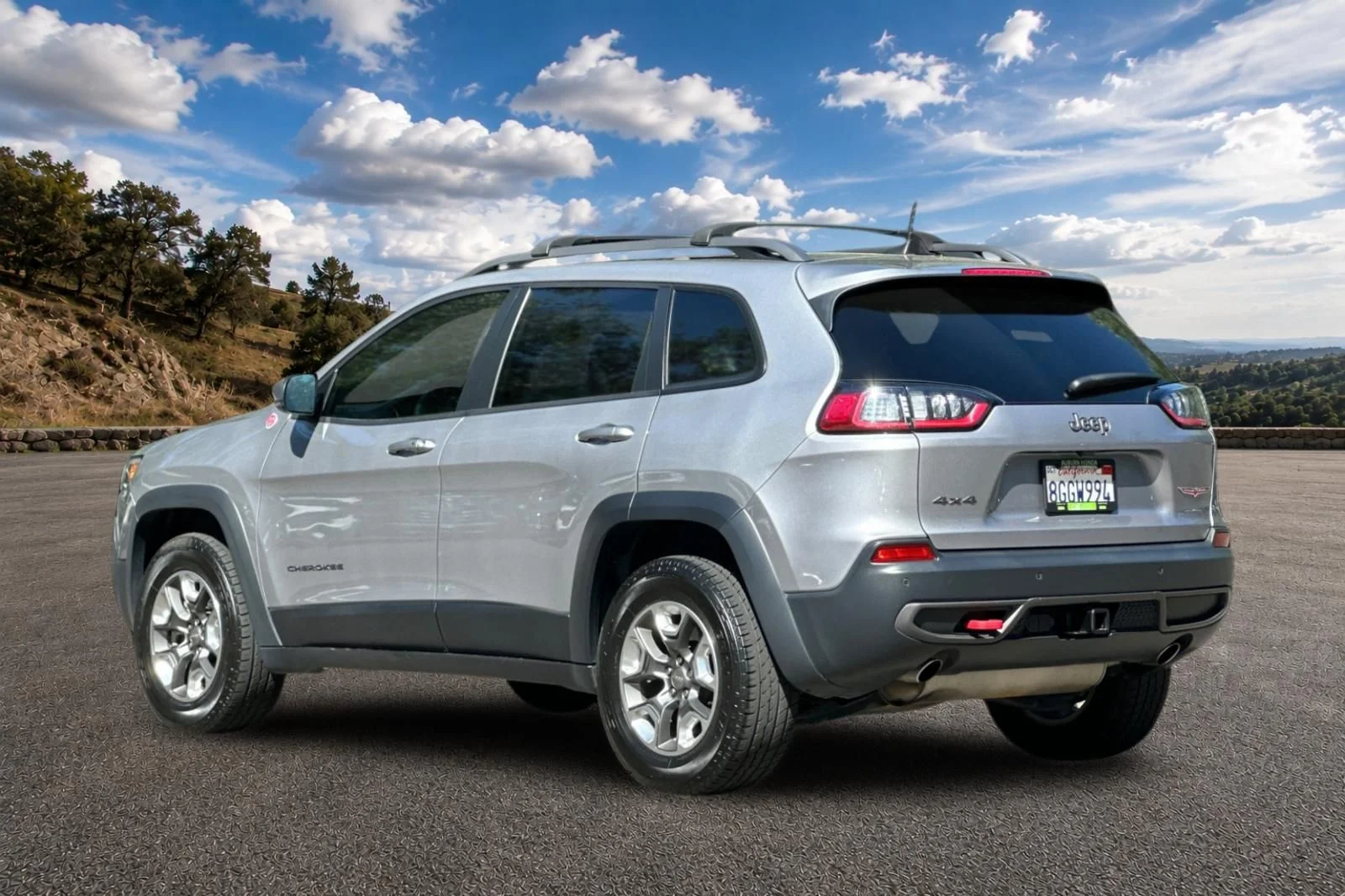 Used 2019 Billet Silver Metallic Clearcoat Jeep Trailhawk image 7