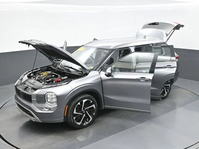 Used 2022  Mitsubishi SEL image 28
