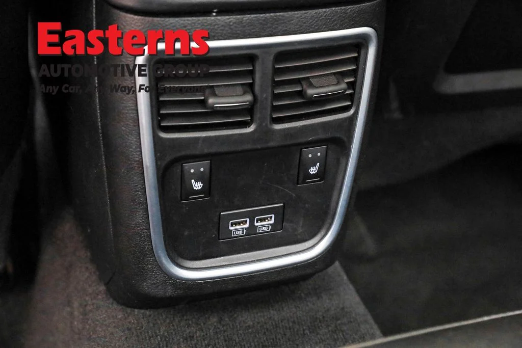 Used 2022 Silver Dodge SXT image 23