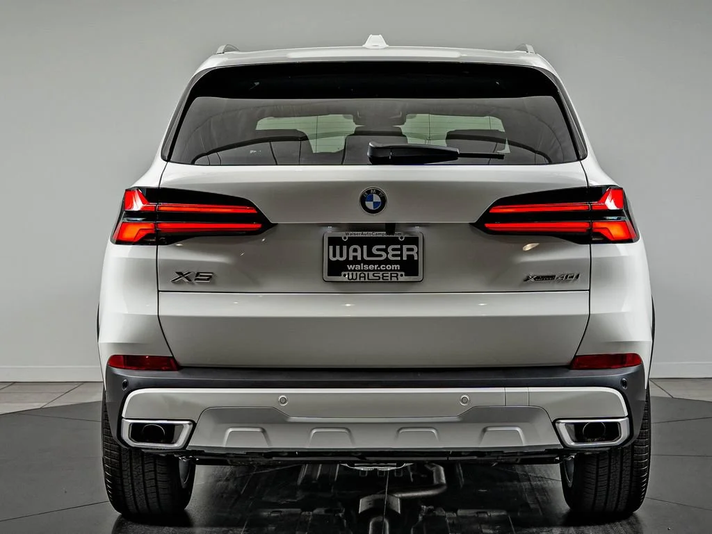 New 2026 Alpine White BMW xDrive40i image 6