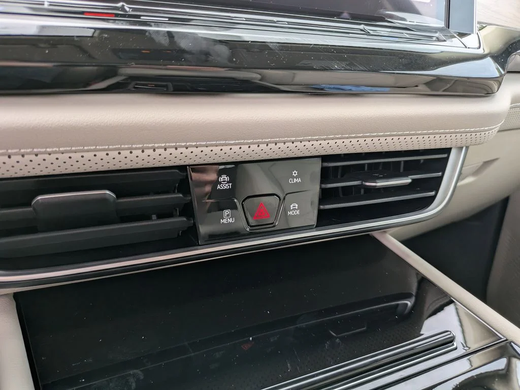 New 2026 Green Volkswagen 2.0T SE w/Technology image 19
