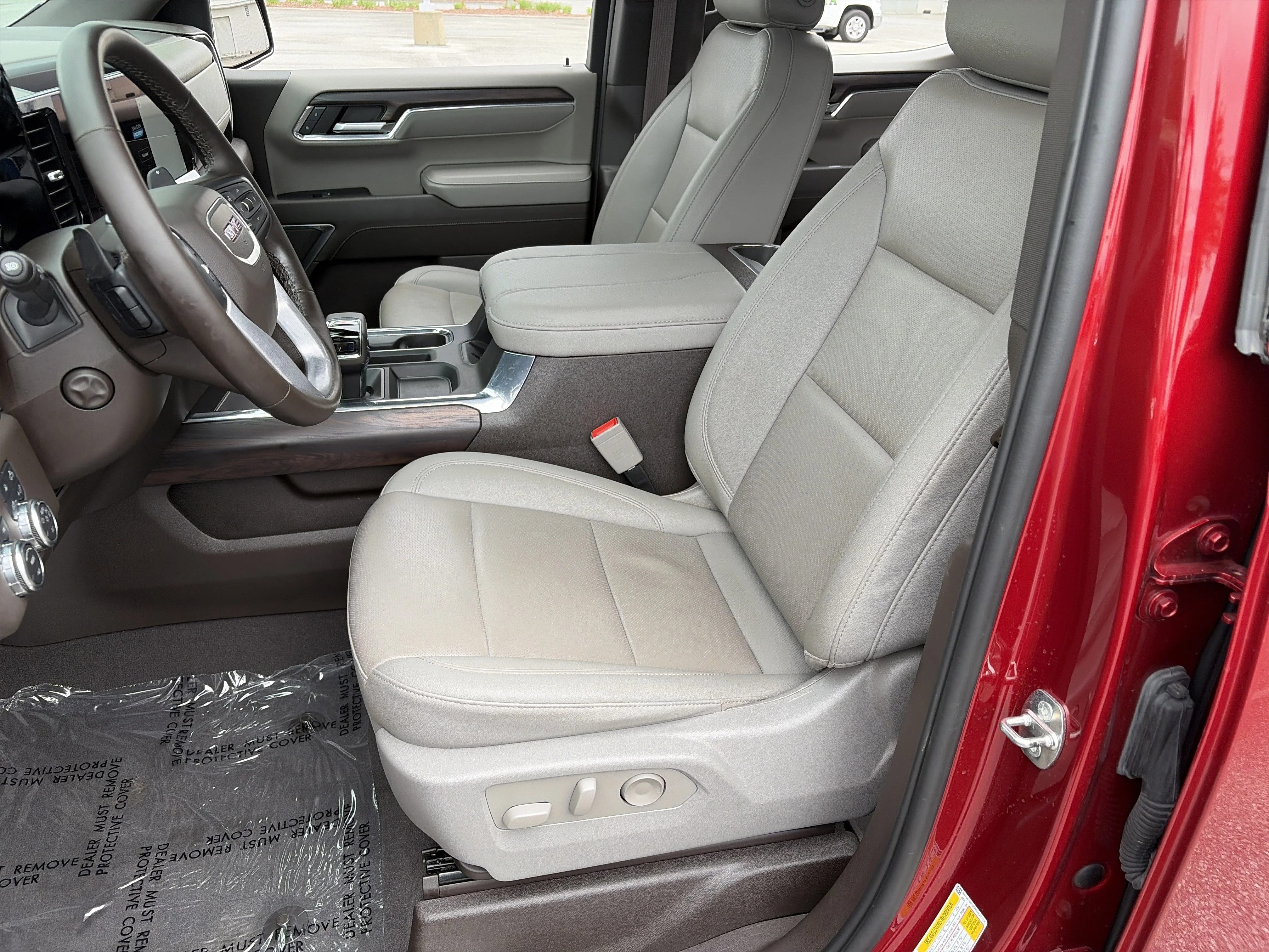 2024 GMC Sierra 1500 SLT - Photo 20