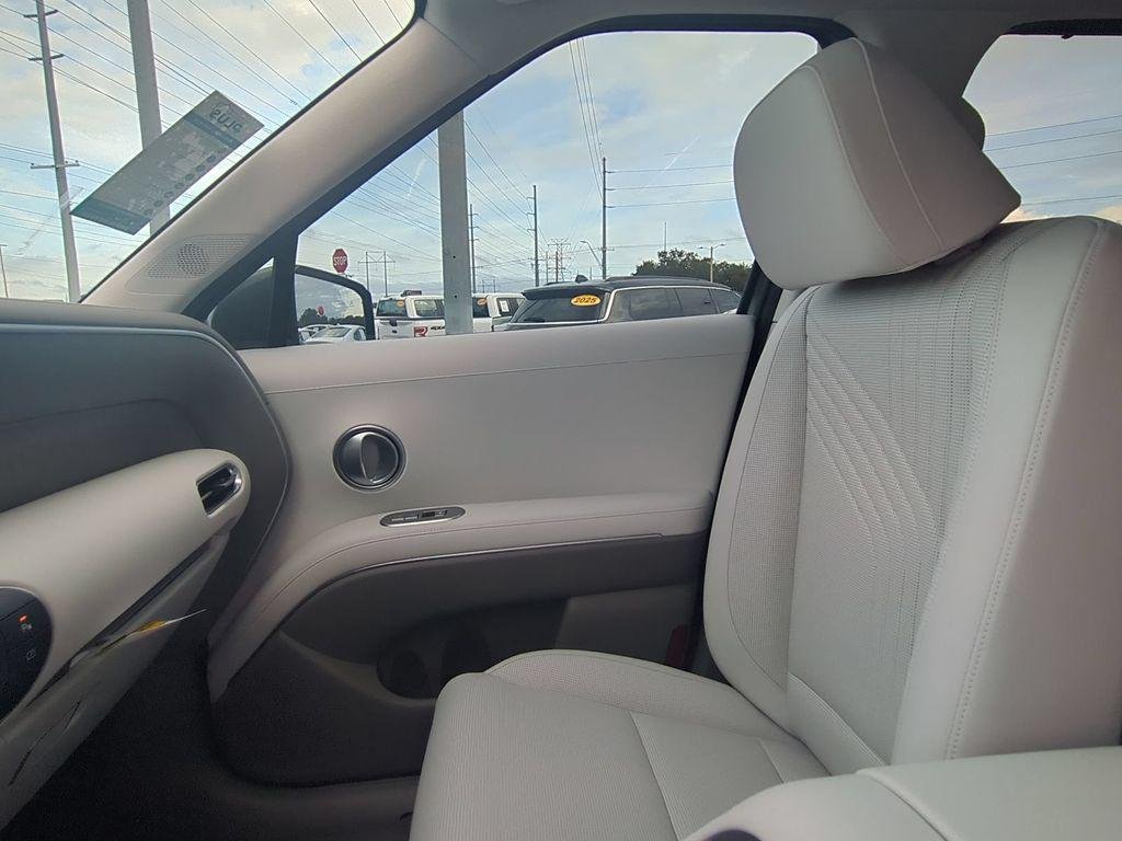 New 2027 Gray Hyundai Blue SEL 7P image 28