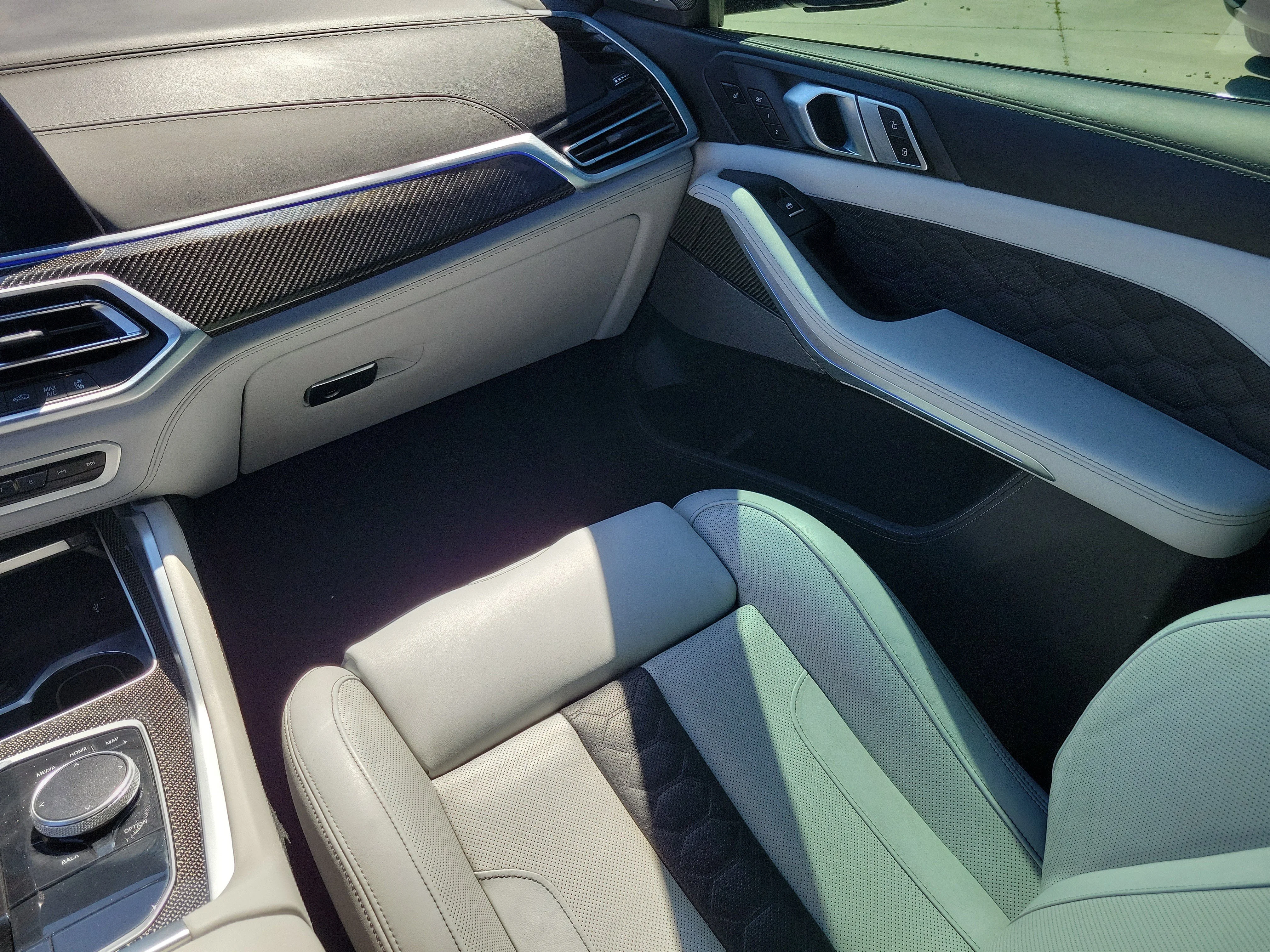 Used 2022 Marina Bay Blue Metallic BMW Base image 17