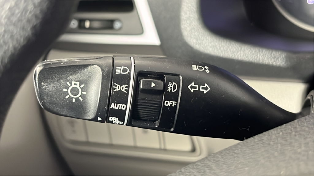 Used 2016 Grey Hyundai SE image 26