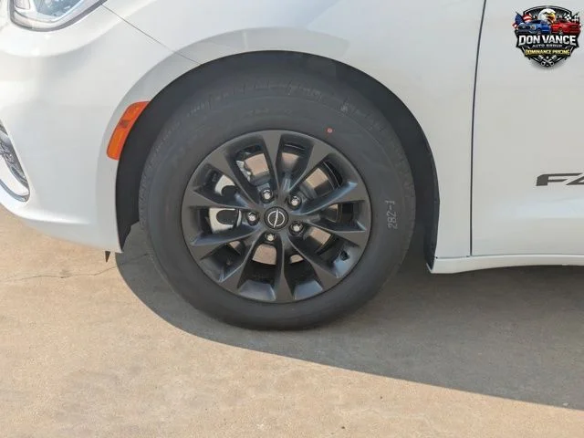 2025 Chrysler Pacifica Select - Photo 24